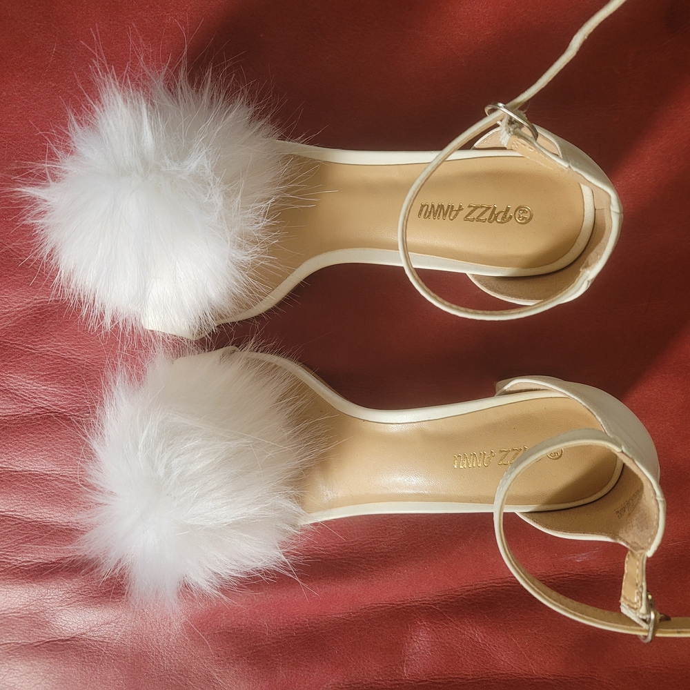 Women's Sandals White Pom Pom